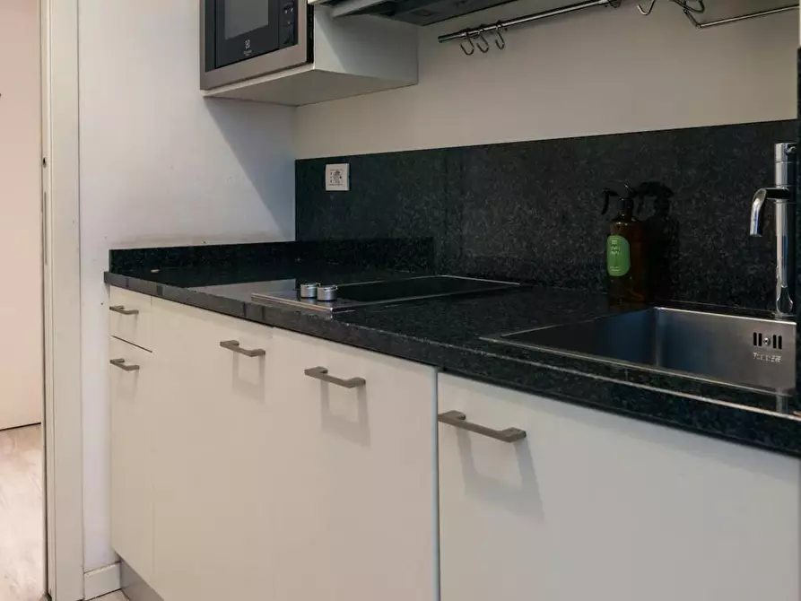 Immagine 10 di Appartamento in affitto  in Via Pontaccio a Milano