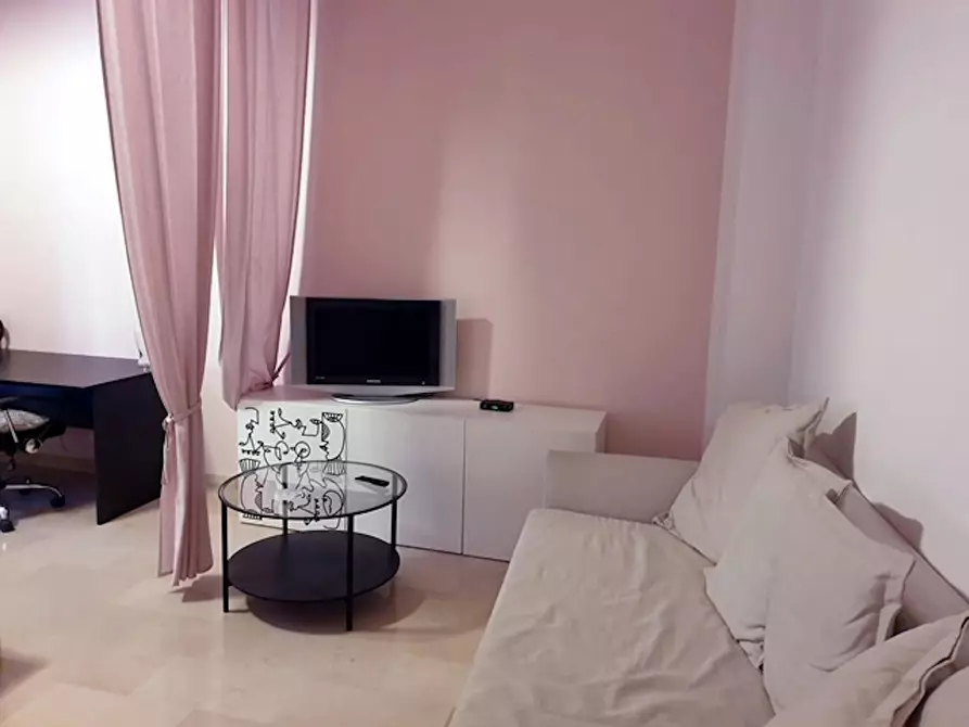 Immagine 1 di Appartamento in affitto  in Via dei Piatti a Milano