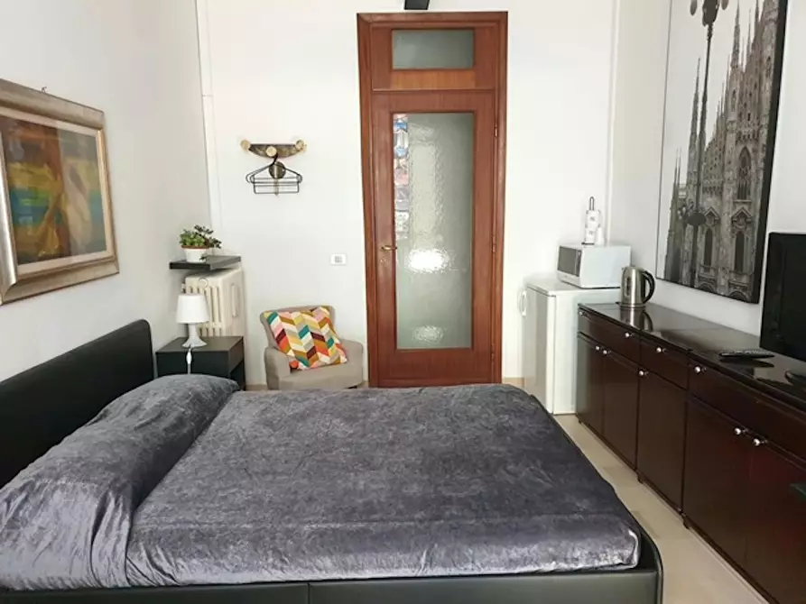 Immagine 5 di Appartamento in affitto  in Via dei Piatti a Milano