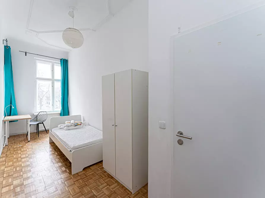 Immagine 2 di Camera in affitto  in Hermannstraße a Berlin