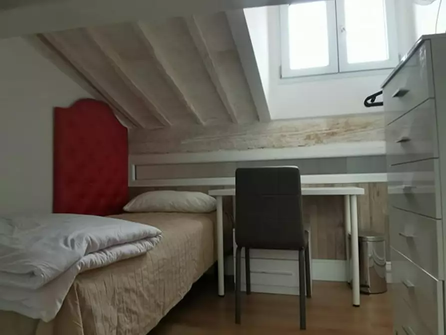 Immagine 8 di Camera in affitto  in Via dei Serragli a Firenze