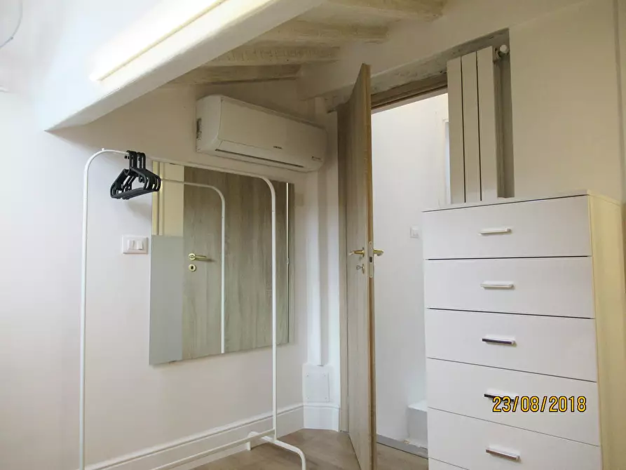 Immagine 10 di Camera in affitto  in Via dei Serragli a Firenze