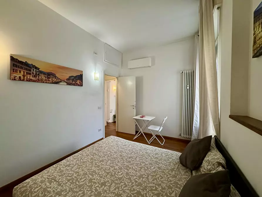 Immagine 8 di Appartamento in affitto  in Via Giambellino a Milano