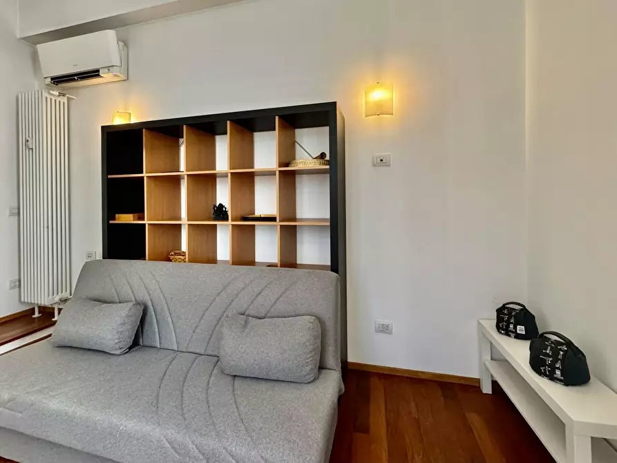Immagine 5 di Appartamento in affitto  in Via Giambellino a Milano