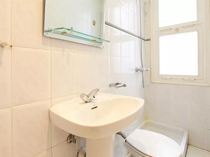 Immagine 8 di Camera in affitto  in Calle de Amado Nervo a Madrid