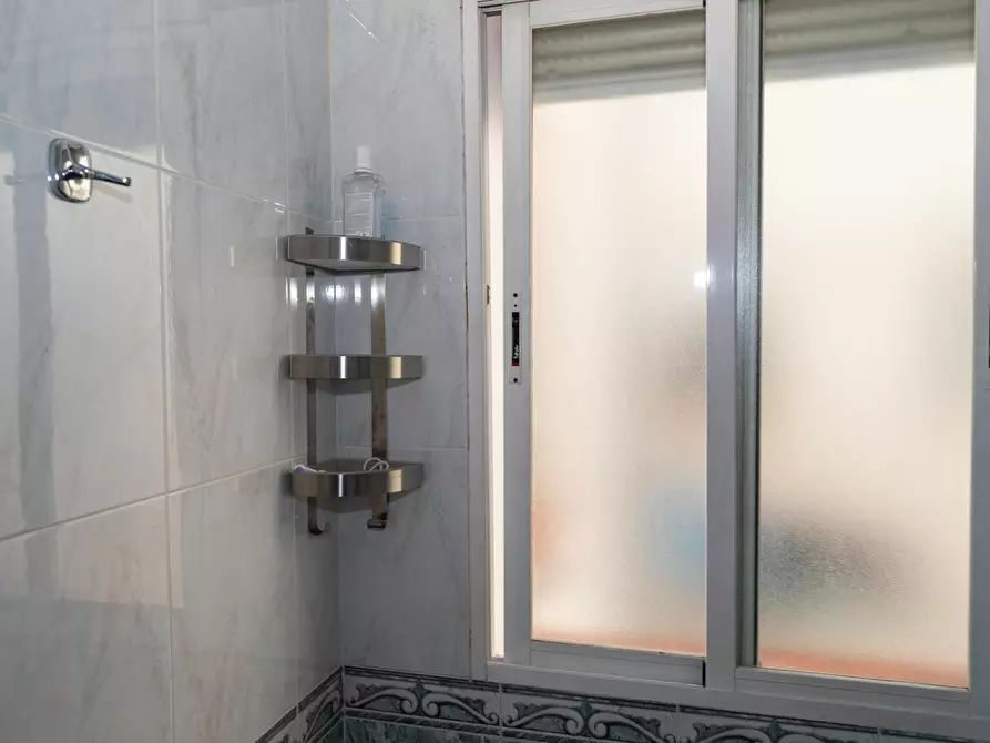 Immagine 10 di Camera in affitto  in Calle de Áncora a Madrid