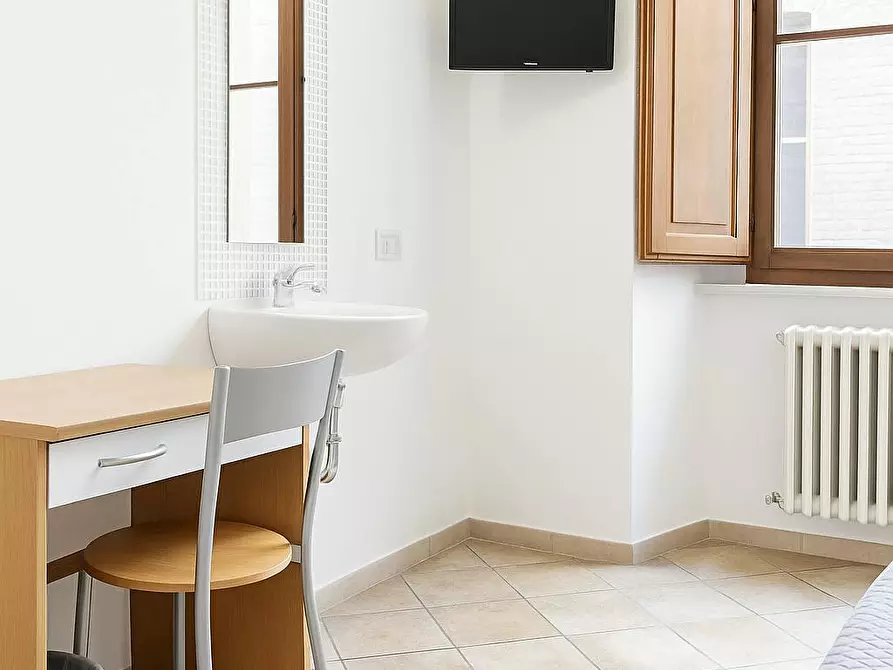 Immagine 5 di Camera condivisa in affitto  in Via del Porrione a Siena