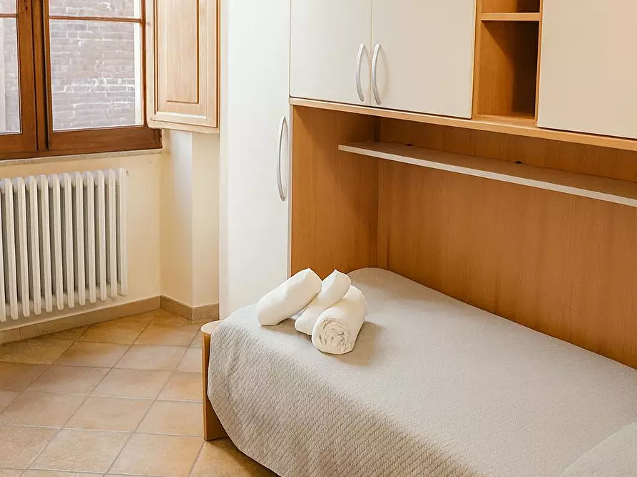 Immagine 2 di Camera condivisa in affitto  in Via del Porrione a Siena