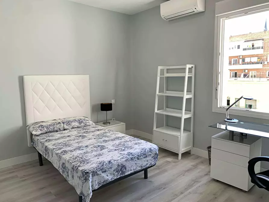 Immagine 5 di Camera in affitto  in Calle de Fernández de los Ríos a Madrid