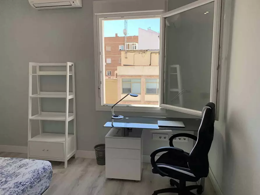 Immagine 3 di Camera in affitto  in Calle de Fernández de los Ríos a Madrid