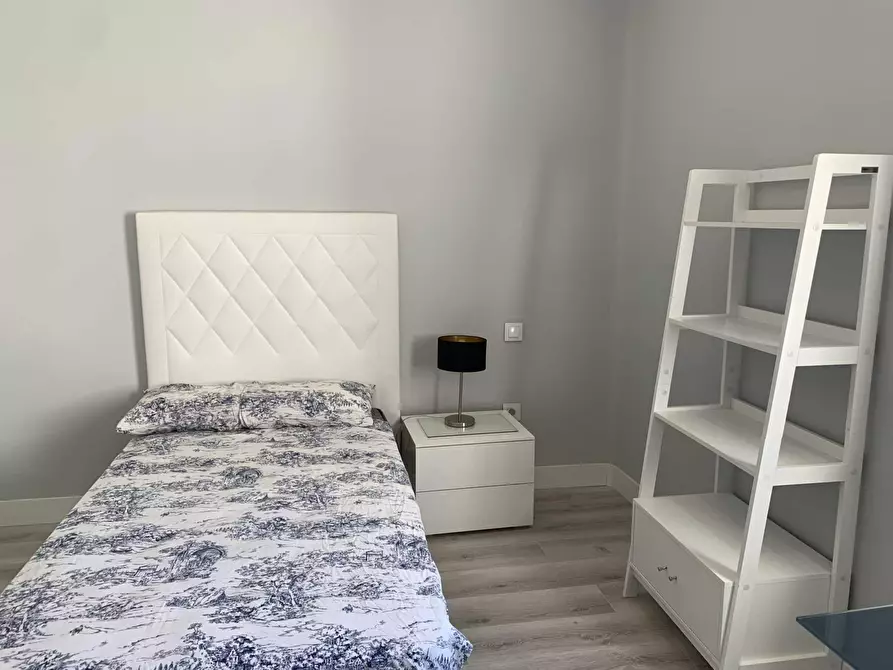 Immagine 2 di Camera in affitto  in Calle de Fernández de los Ríos a Madrid