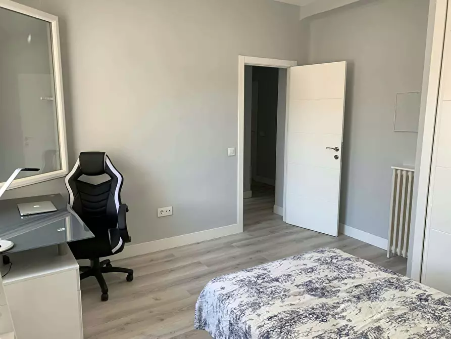 Immagine 1 di Camera in affitto  in Calle de Fernández de los Ríos a Madrid