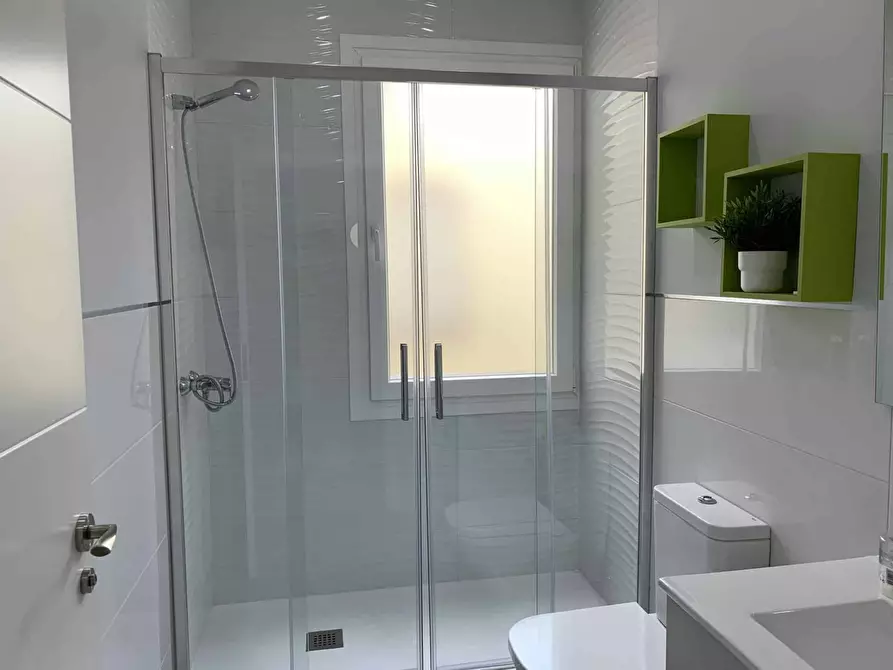 Immagine 9 di Camera in affitto  in Calle de Fernández de los Ríos a Madrid