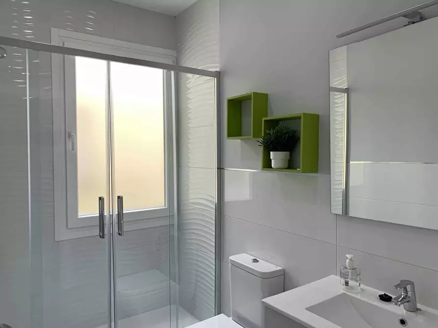 Immagine 10 di Camera in affitto  in Calle de Fernández de los Ríos a Madrid