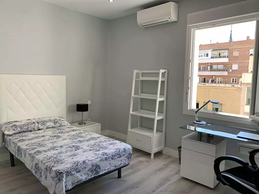 Immagine 4 di Camera in affitto  in Calle de Fernández de los Ríos a Madrid