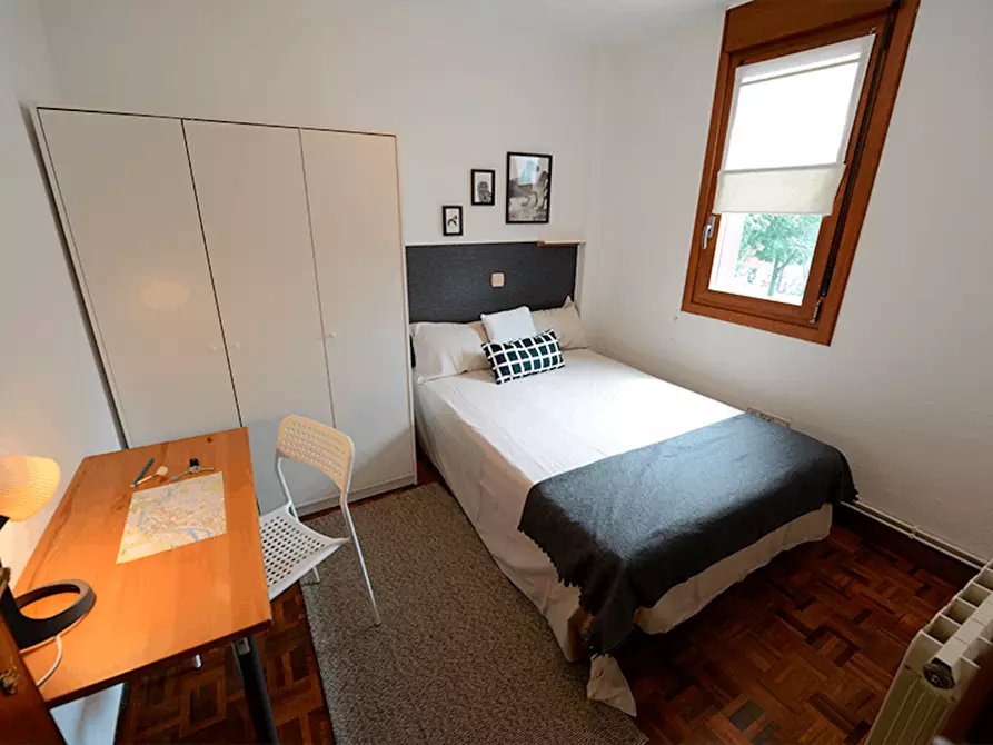 Immagine 3 di Camera in affitto  in Larrakoetxe Kalea a Bilbao