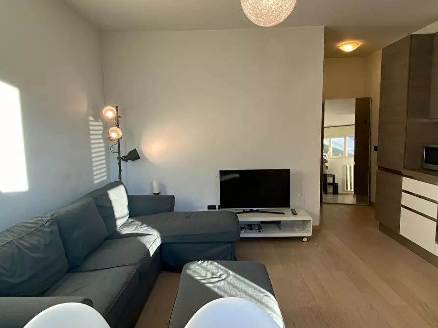 Immagine 10 di Appartamento in affitto  in Via Adamello a Milano