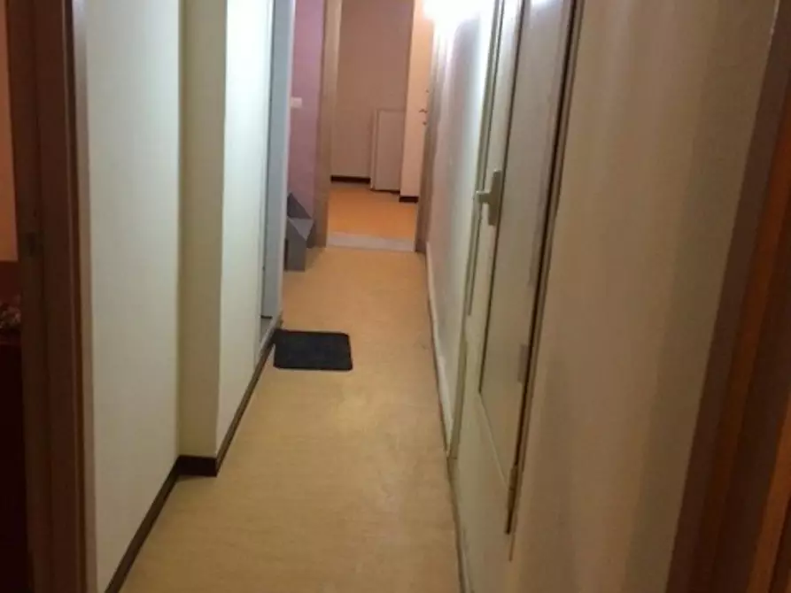 Immagine 8 di Camera in affitto  in Via Donnalbina a Napoli