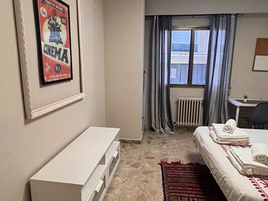 Immagine 4 di Camera in affitto  in Calle Baldoví a Valencia