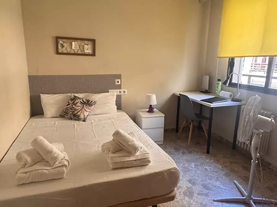 Immagine 3 di Camera in affitto  in Calle Baldoví a Valencia