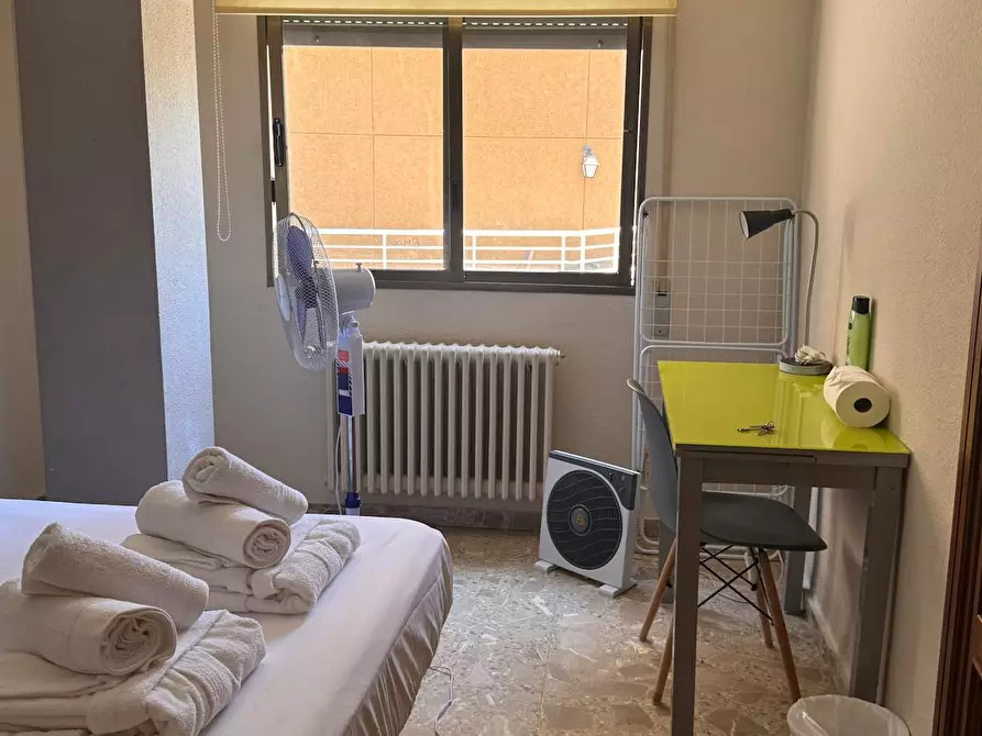 Immagine 2 di Camera in affitto  in Calle Baldoví a Valencia