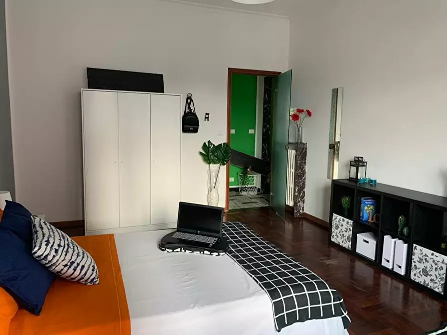Immagine 5 di Camera in affitto  in Via La Thuile a Torino