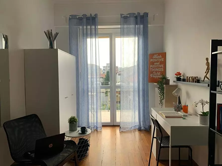 Immagine 3 di Camera in affitto  in Via La Thuile a Torino