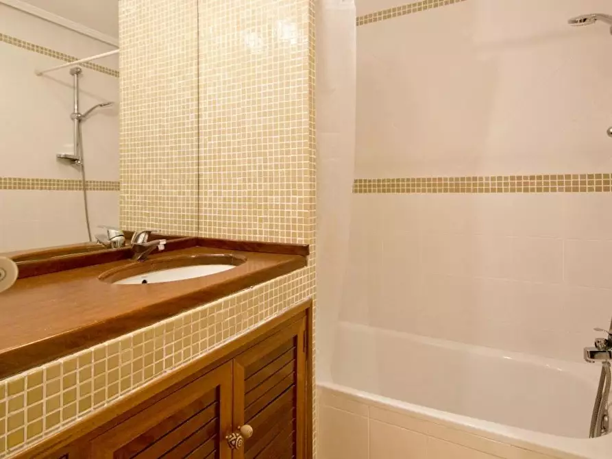 Immagine 6 di Camera in affitto  in Calle Núñez Morgado a Madrid