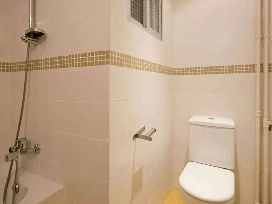 Immagine 7 di Camera in affitto  in Calle Núñez Morgado a Madrid