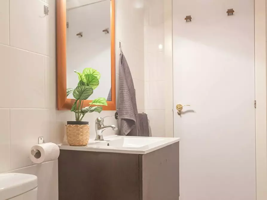 Immagine 10 di Camera in affitto  in Calle de Guzmán el Bueno a Madrid