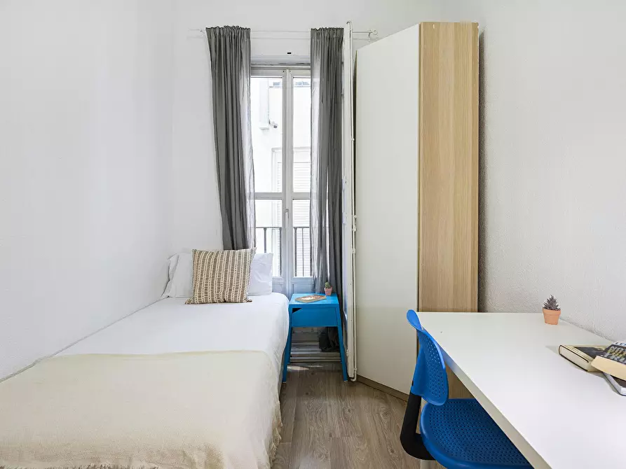 Immagine 1 di Camera in affitto  in Plaza de la Marina Española a Madrid