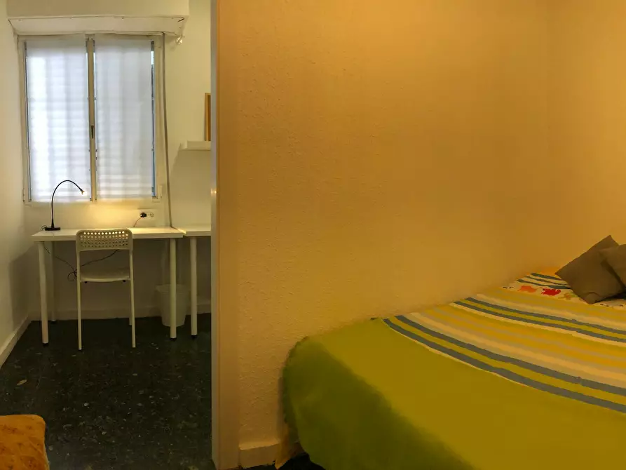 Immagine 2 di Camera in affitto  in Calle Doctor Juan José Dominé a Valencia