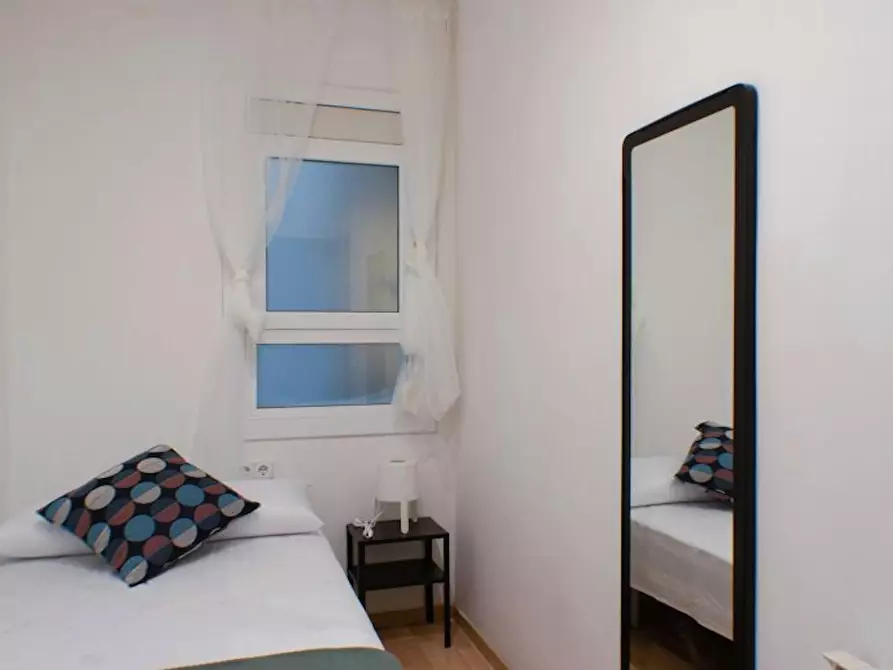Immagine 2 di Camera in affitto  in Carrer del Comte Borrell a Barcelona