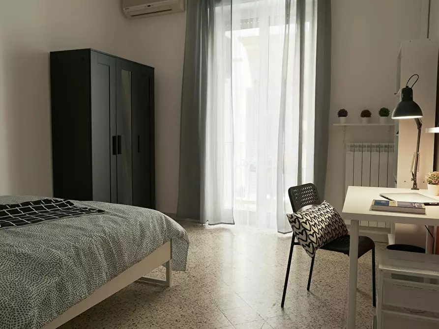 Immagine 1 di Camera in affitto  in Vico Campane a Donnalbina a Napoli