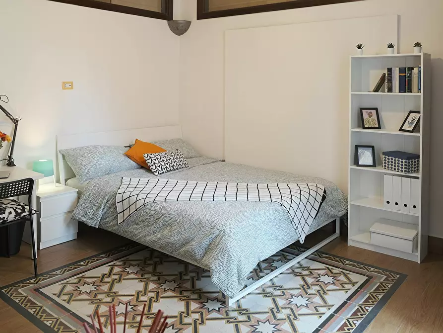 Immagine 2 di Camera in affitto  in Via Enrico Pessina a Napoli