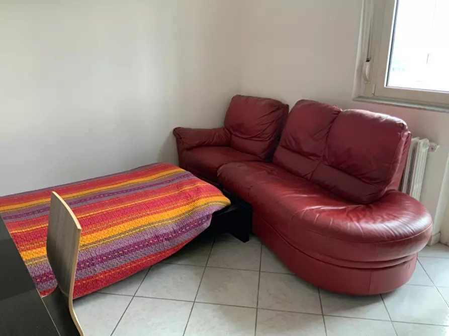 Immagine 3 di Camera in affitto  in Via Celeste Negarville a Torino