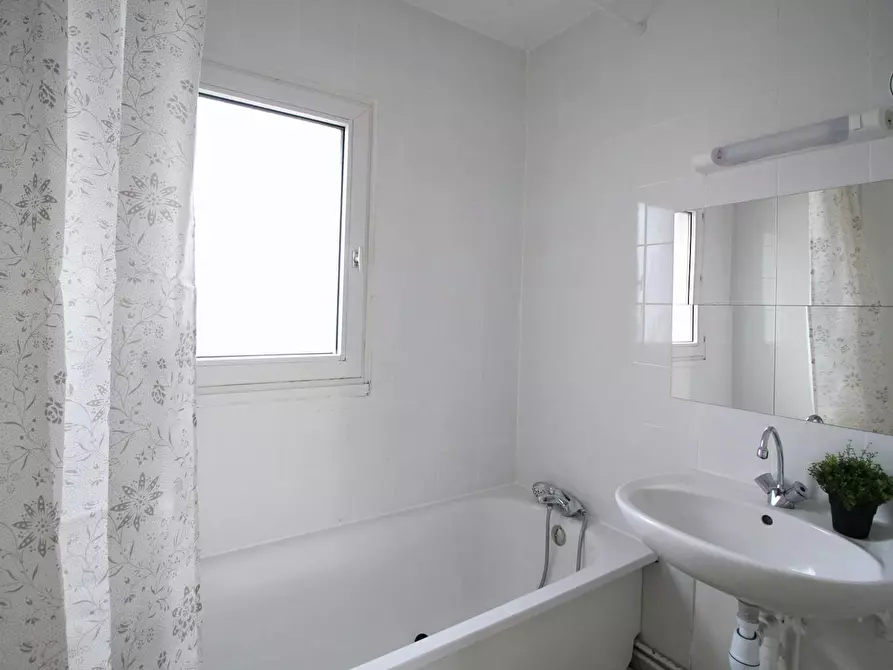 Immagine 6 di Camera in affitto  in Rue Victor Hugo a Levallois-Perret