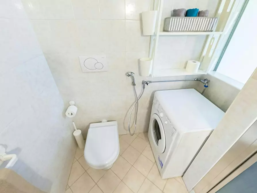 Immagine 9 di Camera in affitto  in Via Mario Morgantini a Verona