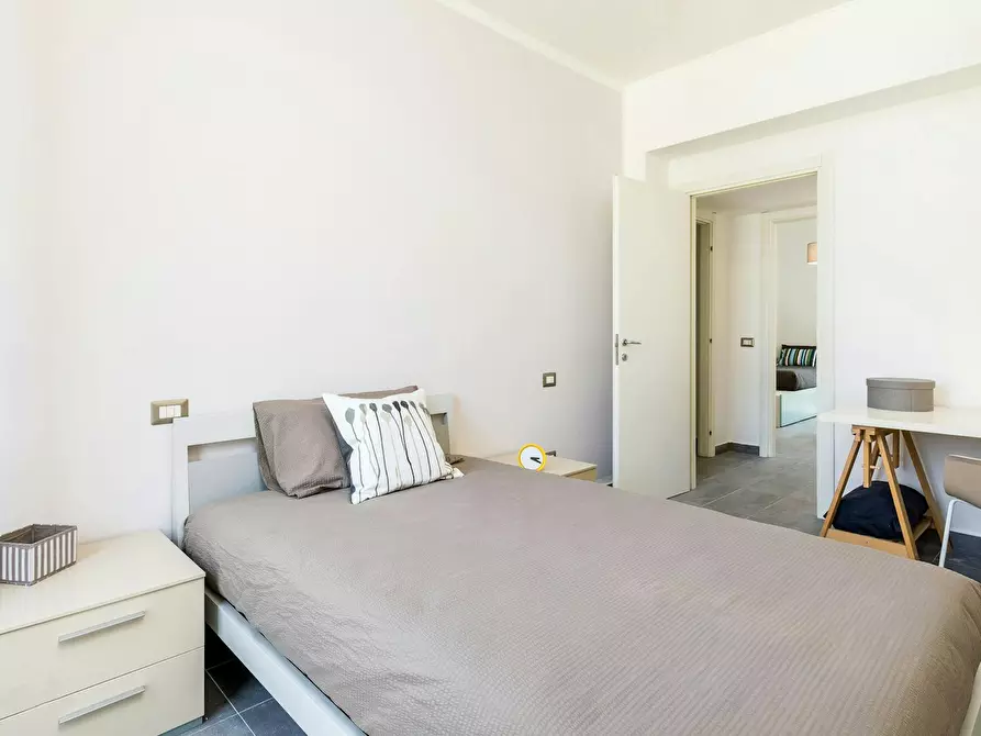 Immagine 5 di Camera in affitto  in Via Democrito a Milano