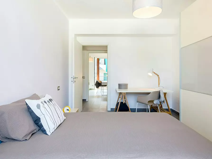 Immagine 6 di Camera in affitto  in Via Democrito a Milano