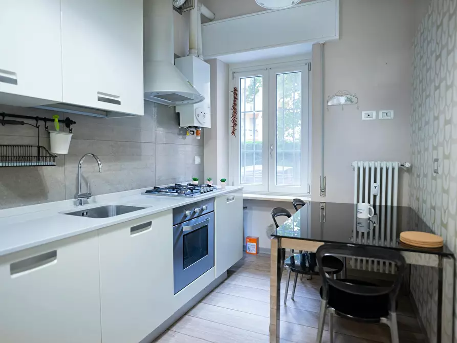 Immagine 3 di Camera in affitto  in Viale Caterina da Forlì a Milano