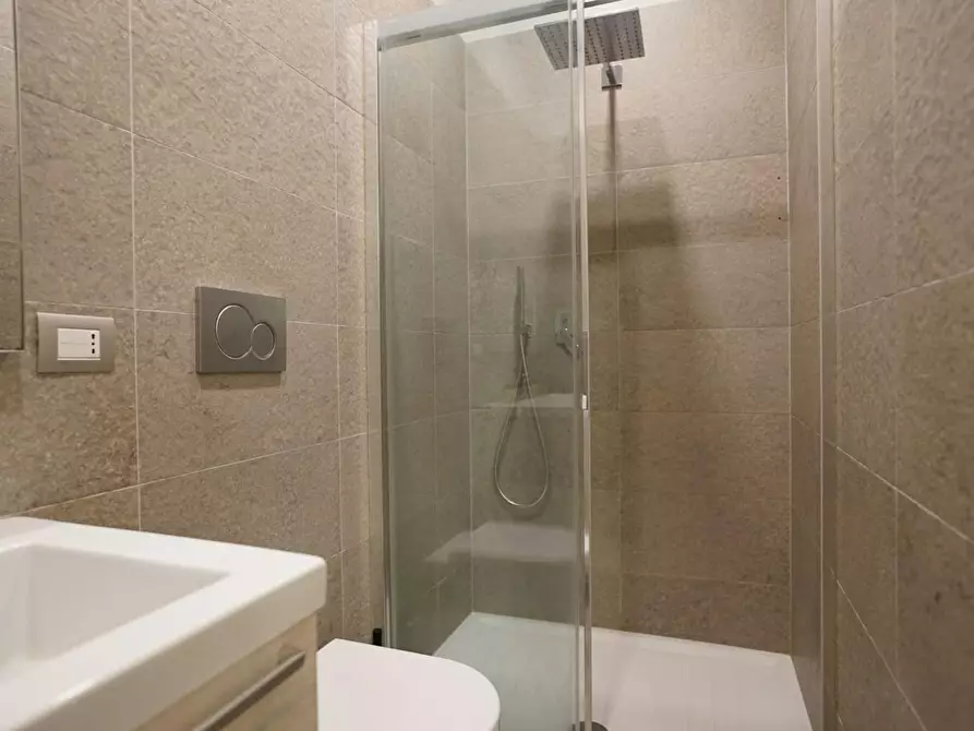 Immagine 8 di Camera in affitto  in Viale Caterina da Forlì a Milano