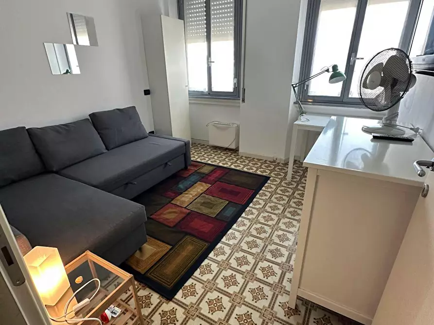 Immagine 1 di Camera in affitto  in Via Luigi Mercantini a Milano