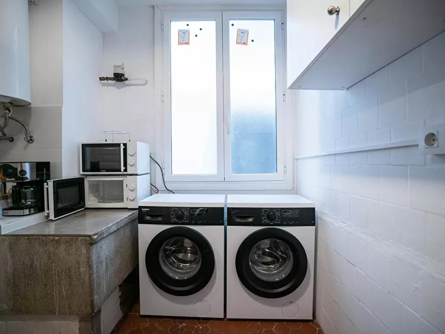 Immagine 8 di Camera in affitto  in Carrer de l'Almudí a Valencia