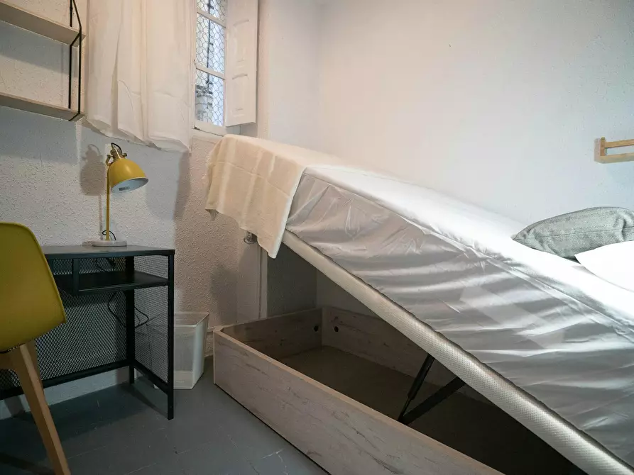 Immagine 3 di Camera in affitto  in Carrer de l'Almudí a Valencia