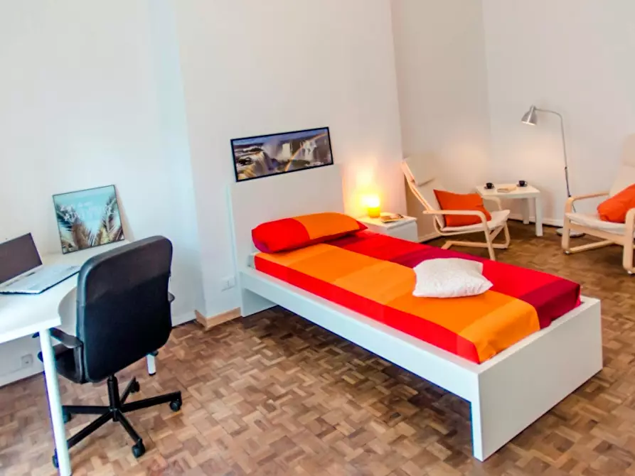 Immagine 2 di Camera in affitto  in Corso Sebastopoli a Torino