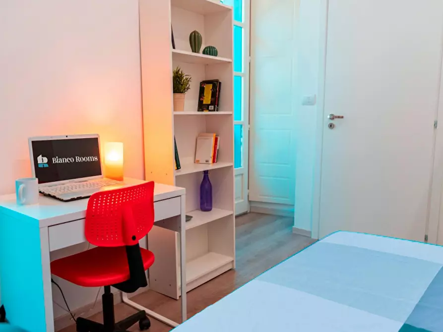 Immagine 5 di Camera in affitto  in Via Alfonso Bonafous a Torino