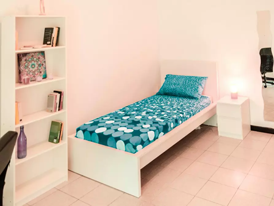 Immagine 2 di Camera in affitto  in Via Alfonso Bonafous a Torino