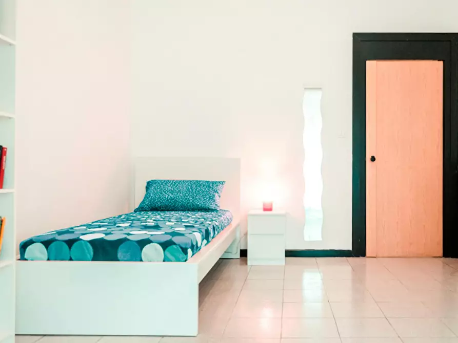 Immagine 3 di Camera in affitto  in Via Alfonso Bonafous a Torino