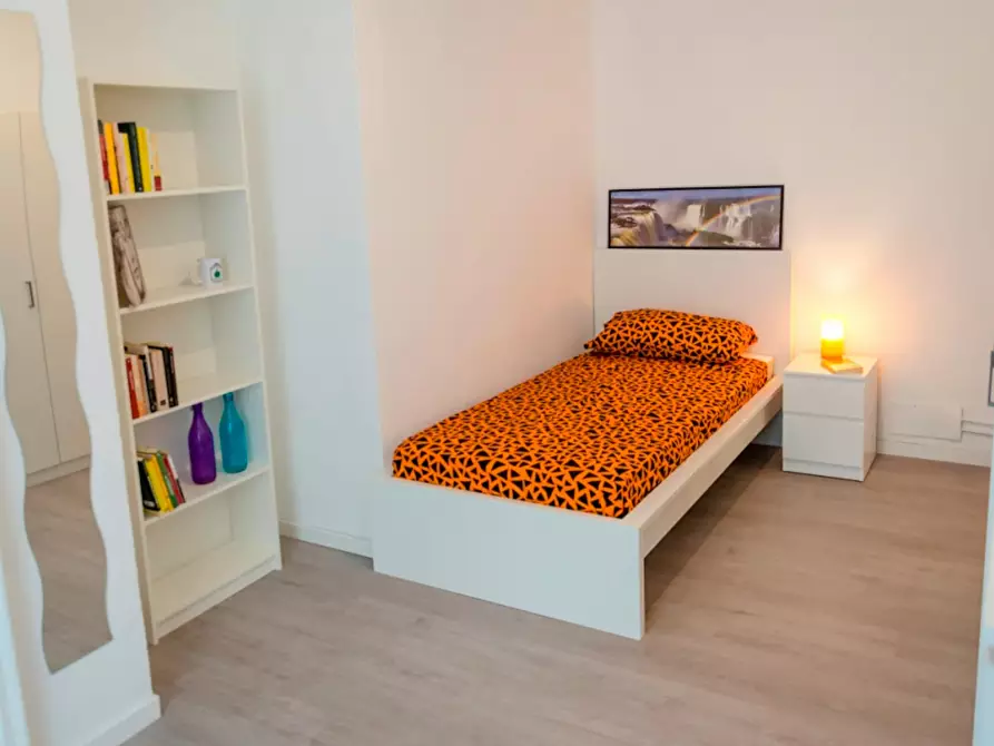 Immagine 1 di Camera in affitto  in Piazza Emanuele Filiberto a Torino